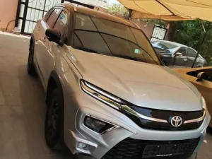 2025 تويوتا اوربان كروزر GLX