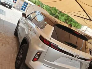 2025 تويوتا اوربان كروزر GLX