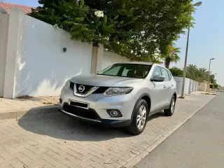 2016 Nissan XTrail في Dubai سيارة مستعملة