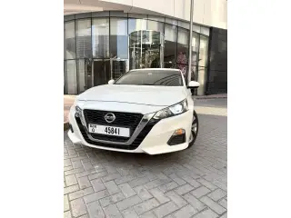 2019 Nissan Altima في Dubai سيارة مستعملة