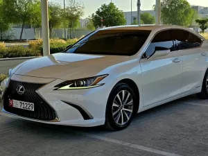 2020 لكزس ES - اي اس ES300h