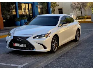2020 Lexus ES في Abu Dhabi سيارة مستعملة