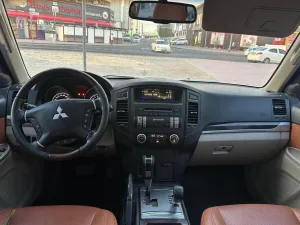 2011 Mitsubishi Pajero Signature Edition