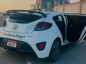 2016 Hyundai Veloster standard